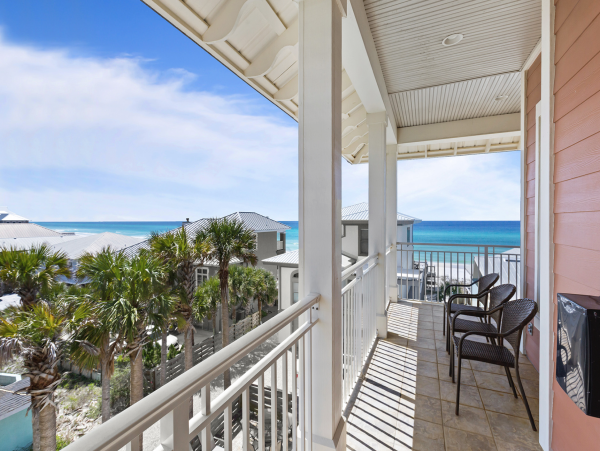 Luxury Beach Vacation Home wit Large Pool & Upscale Decor